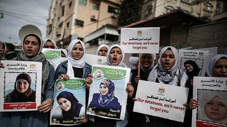 في يوم الأم: الأسيرات يبعثن برسالة لأمهات الشعب الفلسطيني